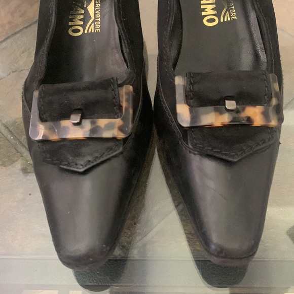 SALVATORE FERRAGAMO LEOPARD BUCKLE PUMP - Picture 5 of 10